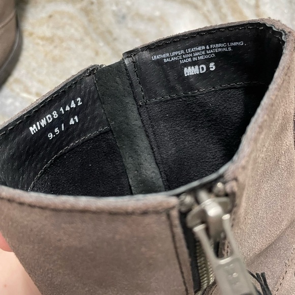 Born Salazar Tassel Distressed Leather Western Ankle Boots Women’s 9.5 - Picture 3 of 10